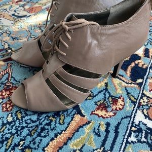 New Tahari dress up sandals, genuine leather